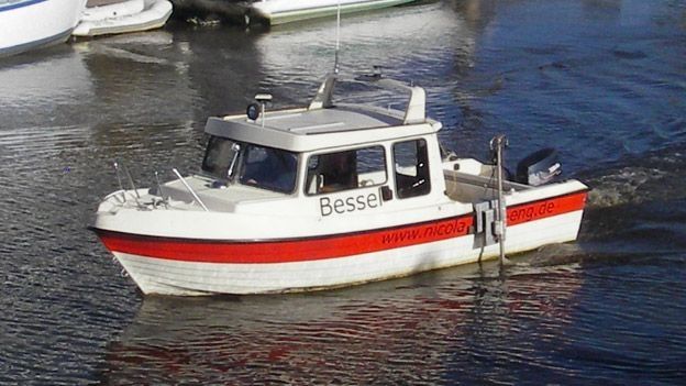 Modell Bessel auf Wasser